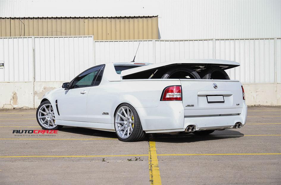 HOLDEN-COMMODORE-VF-SS-UTE-SF04-SILVER